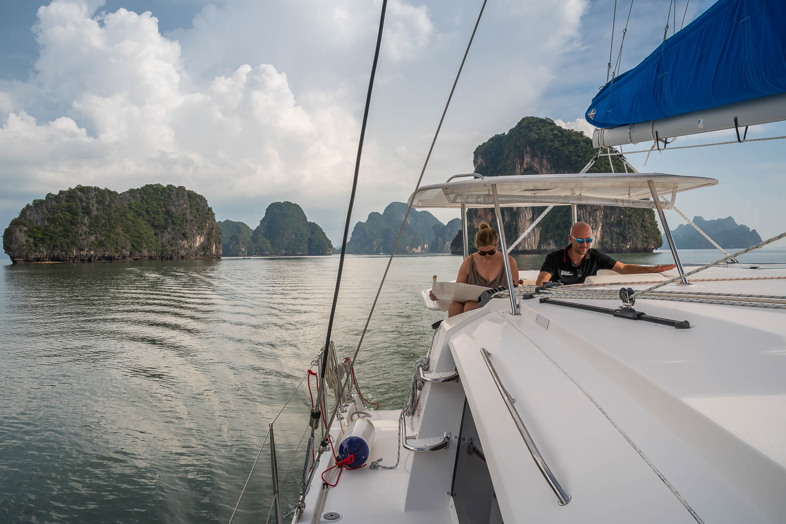 Catamaran huren in de baai van Phuket